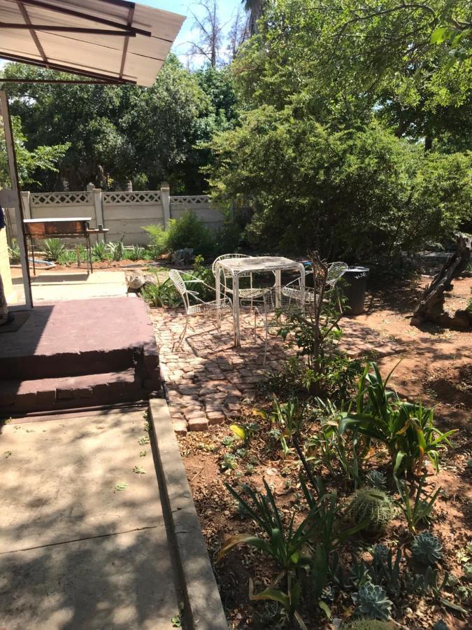Tranquility In Klein Karoo Apartment Oudtshoorn Luaran gambar