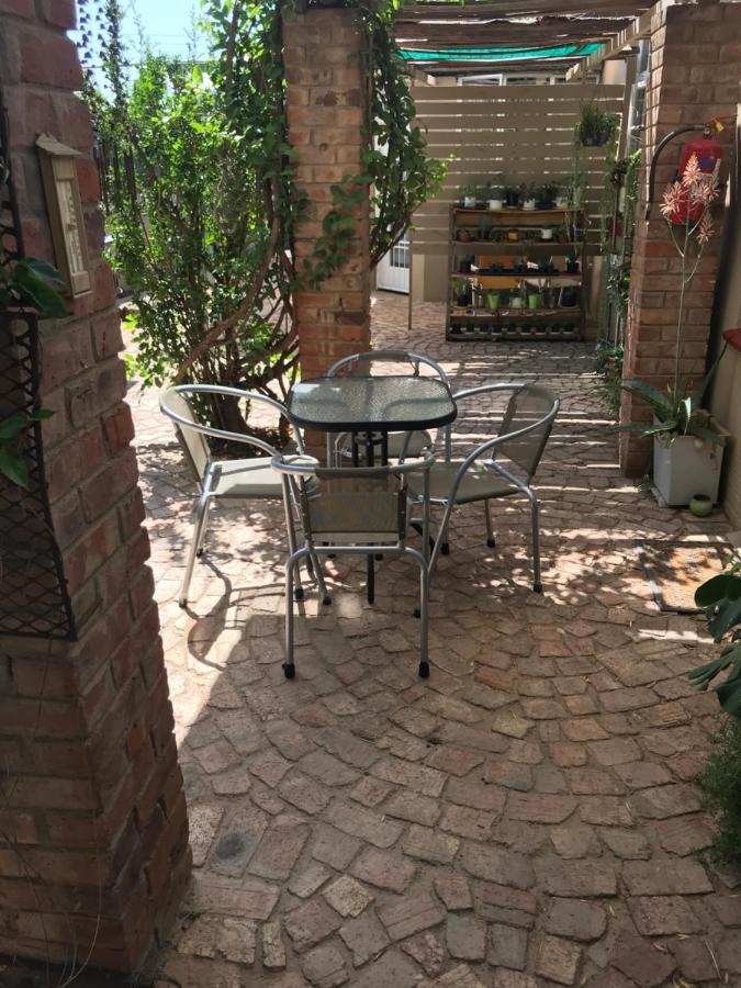 Tranquility In Klein Karoo Apartment Oudtshoorn Luaran gambar